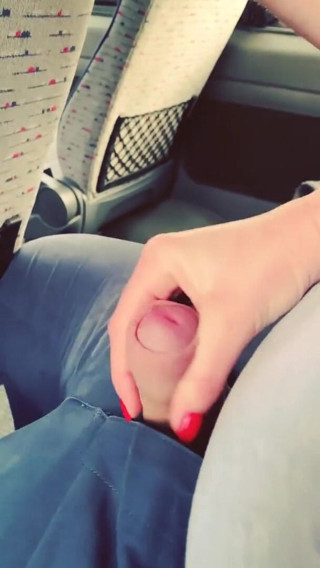 SugarNadya: SugarNadya decidiu masturbar um estranho ao ar livre no ônibus até...