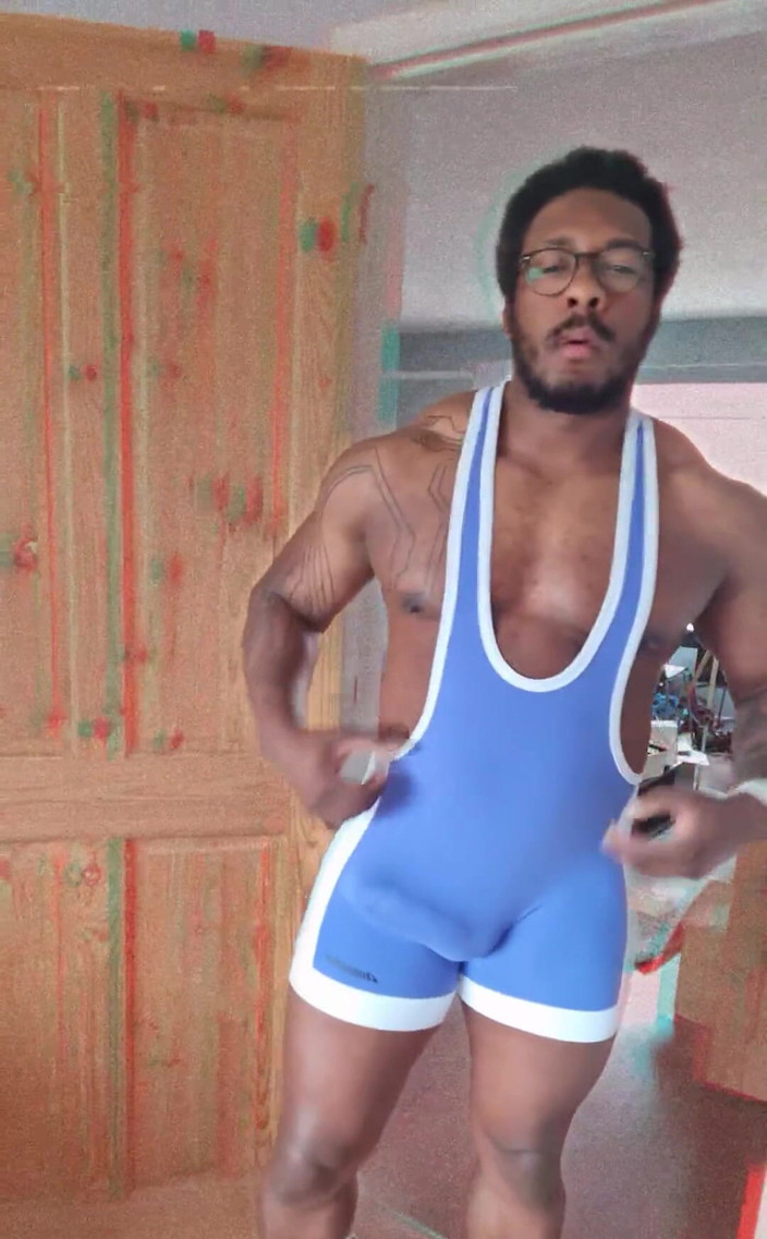 Amadeus: Saya fikir saya suka biru sekarang, membuat bonjolan kelihatan besar