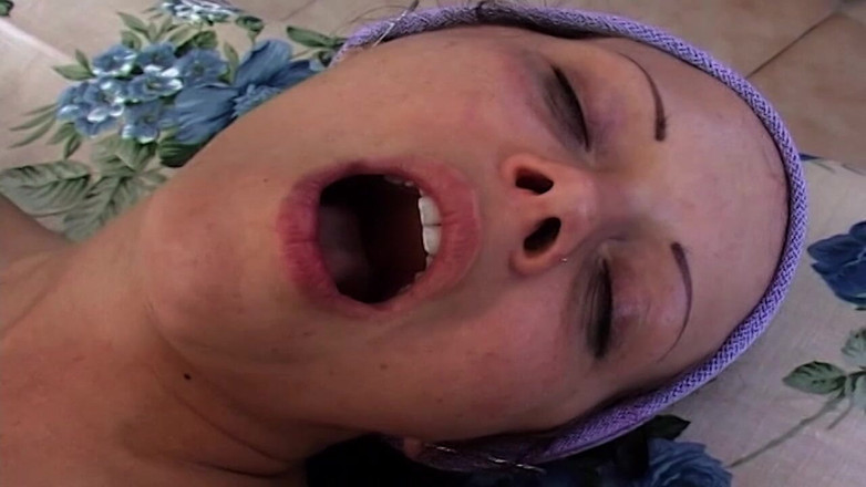 PURZEL HOT Clips: 荡妇张开双腿被狠操阴户