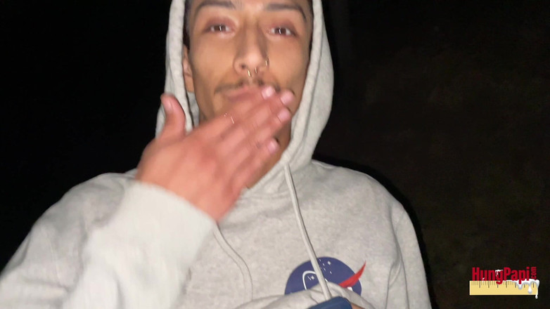 Hung Papi: Cewek semok latino dengan toket besar lagi asik masturbasi sendirian...