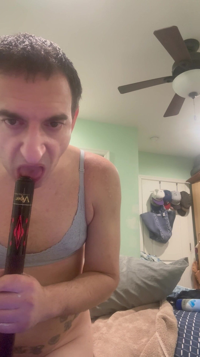 TakeMe35: Sissy neukt zijn eigen kont