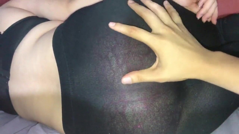 Mexicasero: とてもホットな透明なレギンスを着た継母