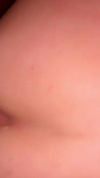 Me corrí sobre su espalda