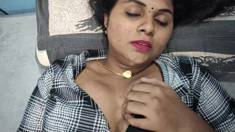 Vaigavarun45: चूत चाटने के साथ बेडरूम में सौतेली बहन और सौतेले भाई द्वारा स्कर्ट और शर्ट हॉट चुदाई, स्तन प्रेस, 69 और जोरदार चुदाई