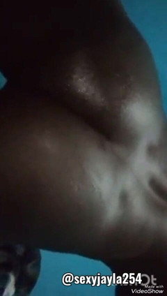 Sexyjayla254: Nadržený zadek si pohádá s jeho velkým černým naolejovaný zadkem