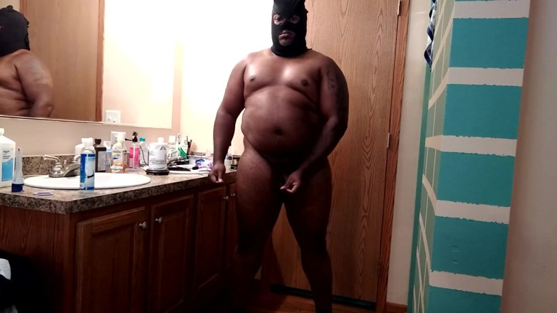 Xxxshowxl: Having some in my neighbors bathroom fun