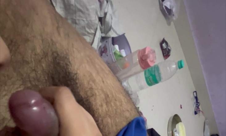 Rishi: Ev sahipleri genç üvey kızıyla porno izliyor