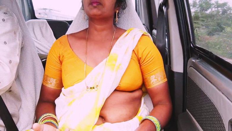 Telugu honey lips: Indische meid autoseks. De mooie meid met eigenaar Lang rijden...