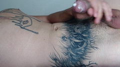Teba: 年轻的拉丁男孩在群交中自慰并高潮
