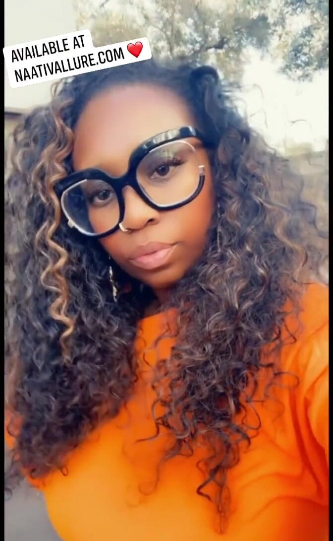 Diamond: Моделирую один из моих нарядов из магазина сегодня.