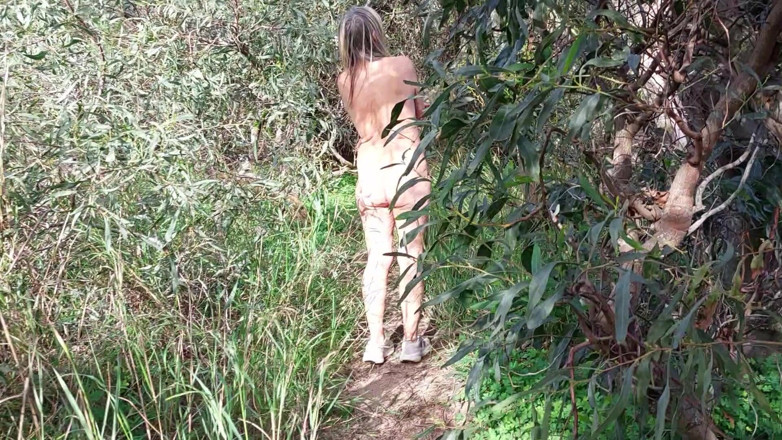 martinawest: Bunicuța caută un iubit nacked în pădure