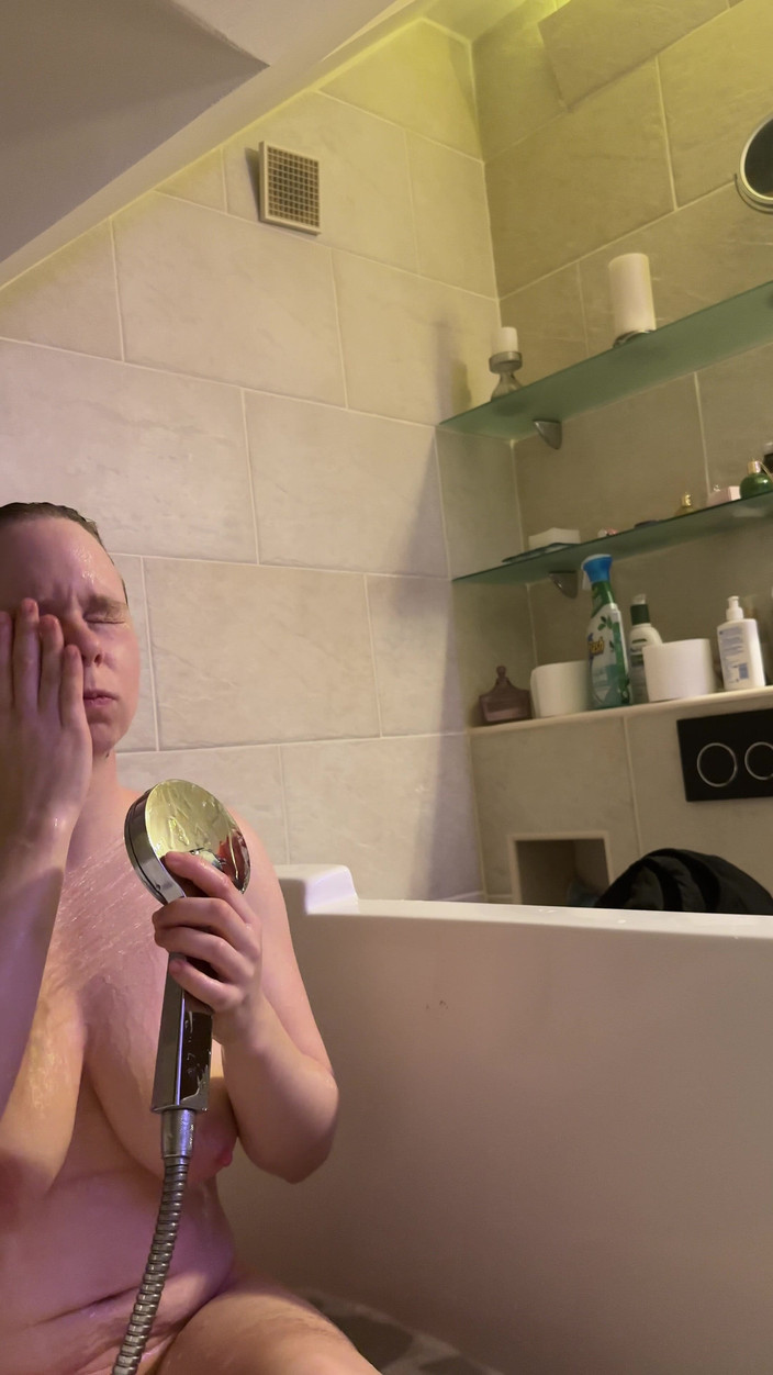 SweetLucy96: बड़े स्तन और कठोर निपल्स