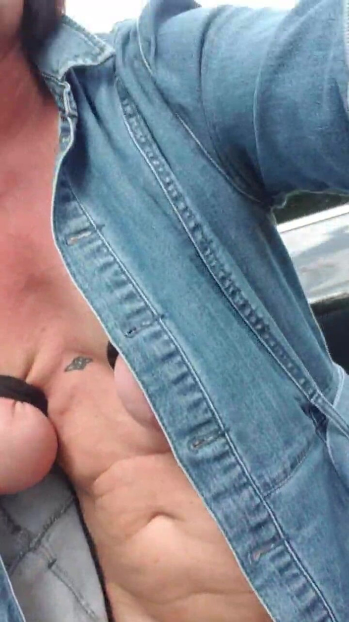 JulieEroticDress: Pancutan mani di luar rumah di tempat letak kereta