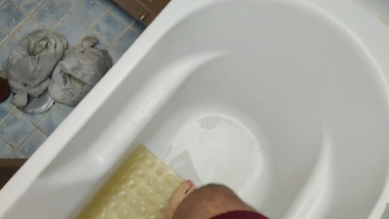 Miss Squirting: Asking stepmother to depilate my legs ends in facial cumshot