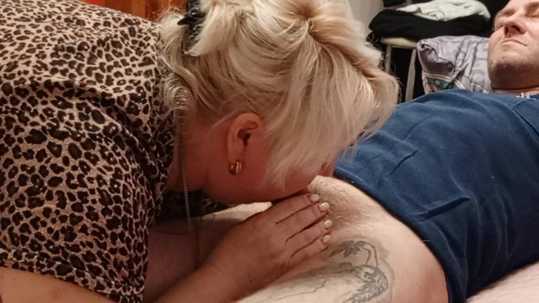 Zona901: Mijn vriendin onderbrak mijn aftrekbeurt, gaf me een pijpbeurt en...