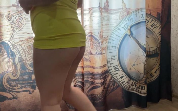 Lux Eva: Madrastra en vestido amarillo
