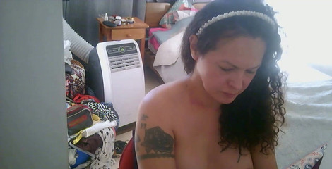 Nikki Montero: Právě publikuji své webkamerové show na mém kanálu!!