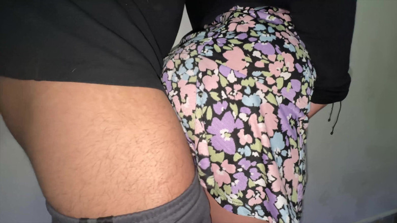 CoupleOfHotSins: Hon tar tag i en främlings penis med en enorm...