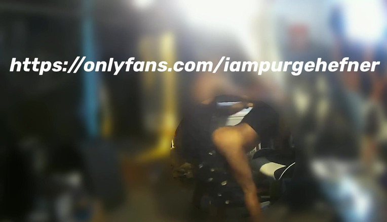 Jenko: È venuta a vedere se avevo un caricabatterie per telefono...