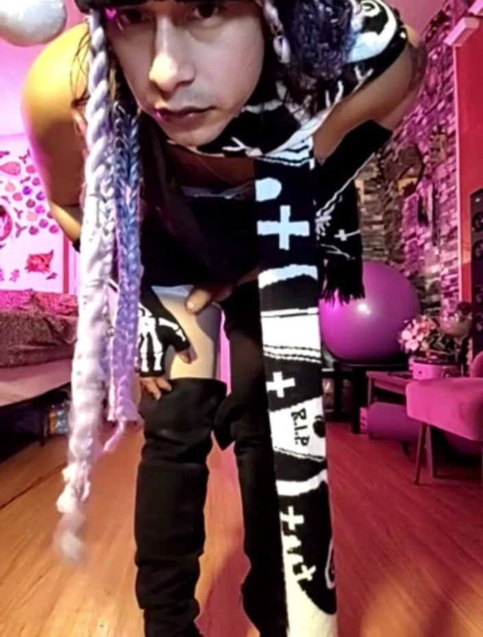 TSJade95: Ragazza gotica che domina patetica cagna