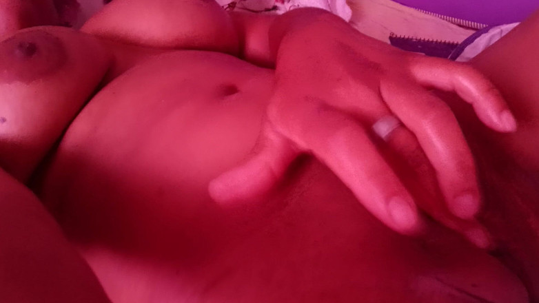 Jacke24: Dünnes Masturbieren vor der Webcam