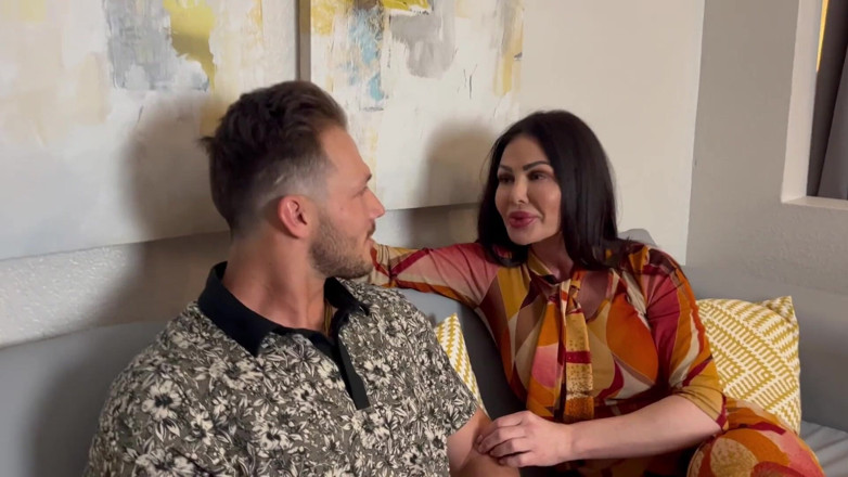 Milflicious: हॉलिडे वेकेशन w/ Nina dolci