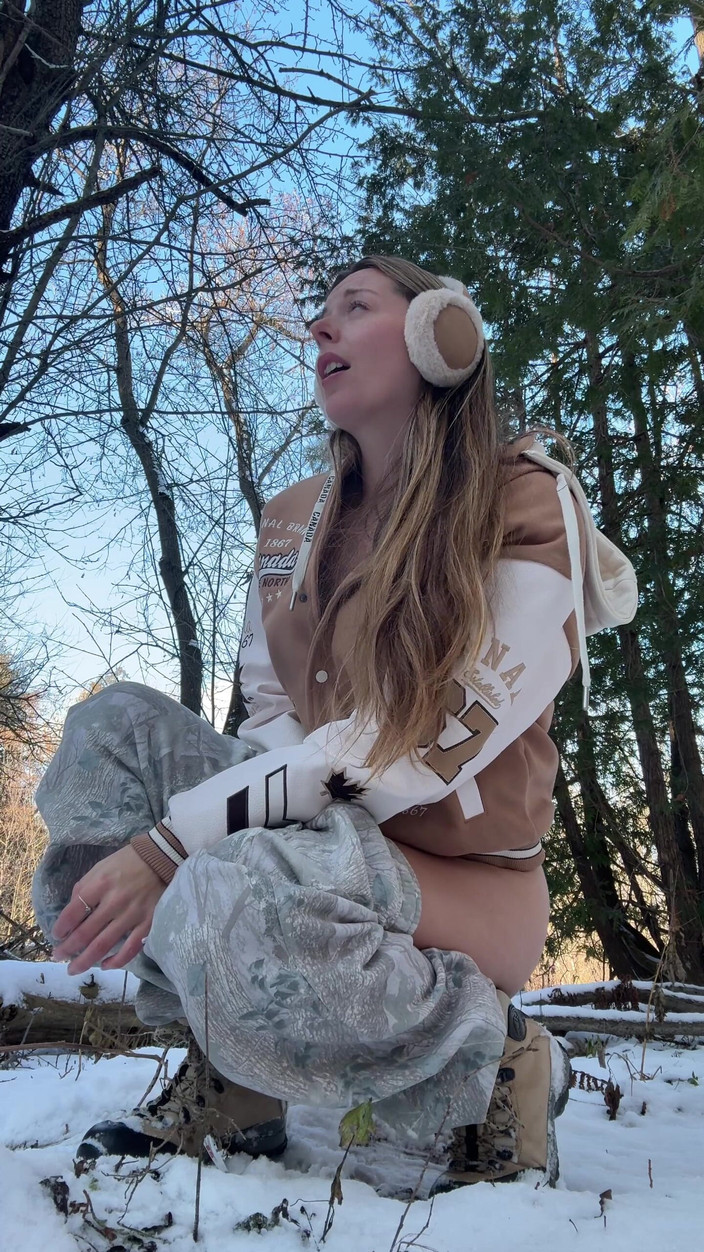 Nadia Foxx: Caminhada orgásmica na neve