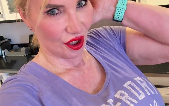 Sophie James: Coño peludo sudoroso 34jjj tetas bragas mojadas