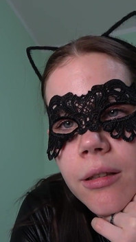 Catwoman Si Hraje S Myší V POV