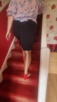 Gold Crotchlesstights Walking up the Stairs 001-f-v-1-boobs