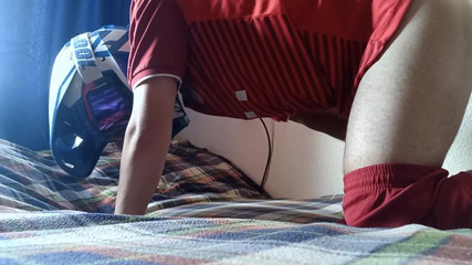 GearMax: Genç futbolcu mastürbasyon yapıyor ve boşalıyor