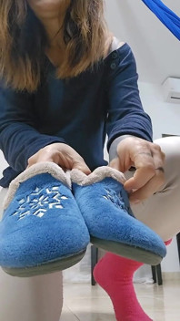 Zapatillas modelando y masturbándose, Zapatillas españolas