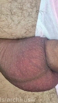 Une Jolie Tapette Lèche Le Trou Du Cul Et Baise Le Cul, Remplit Le Trou Lisse De Sperme