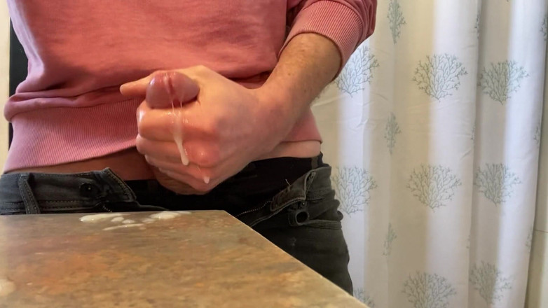 Jacob Buster: Souffler une dose sur le comptoir de la salle de...
