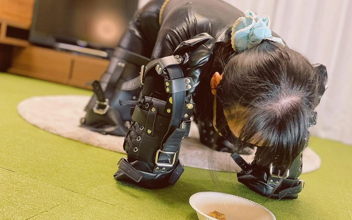 ushirosugatanomiki: Vibrator Play and Meal Time