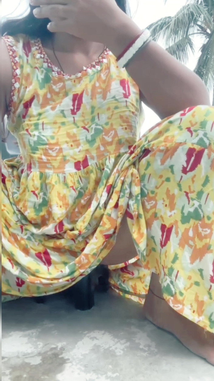 Hot Nisha bhabhi: Venkovní sex se Self Prsy a kundičkou.