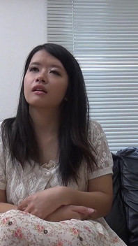 Memek semak gadis remaja jepang yang pemalu dipuasin sama pria ini saat wawancara bokep
