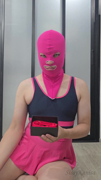 Sissy Kanisa Rozpakuj jej nową zabawkę. Rose Mouth Plug Dildo