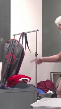 Exkluzivní video Bez sedla: Žhaví sexy chlapi mají trojku, dokud nestříkají sperma