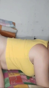 애널 섹스를 당하는 달콤한 소녀