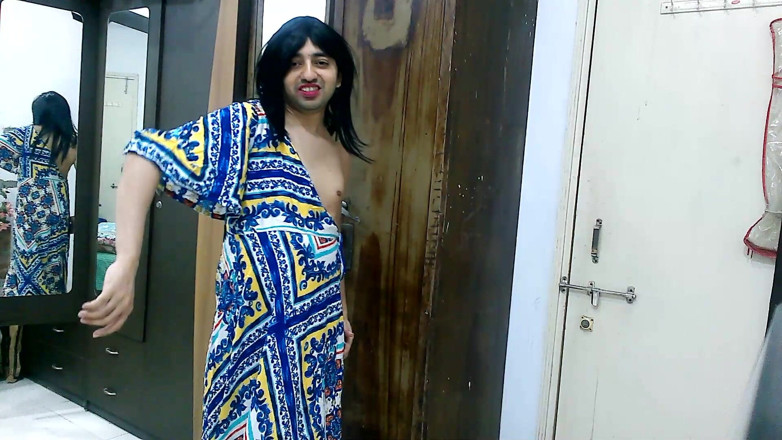 Cute & Nude Crossdresser: Calda sissy travestito effeminato sweet lecca-lecca in una copertura sexy...