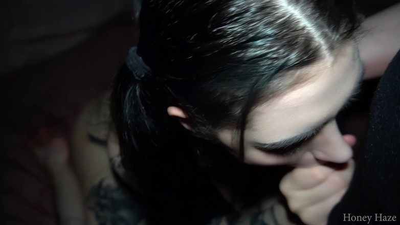 Honey Haze: Nevlastní sestra s červenýma očima mi kouří mysl a péro. Zlato...