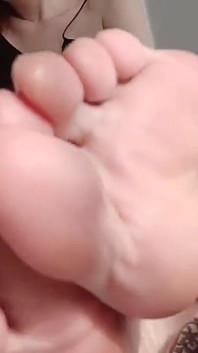 Los mejores pies del mundo, el mejor fetiche de pies, tacones rosas y dedos rosas para tu boca.