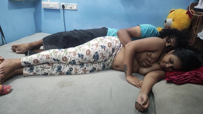 Vaishnavysharunraj: 喀拉拉邦热辣人妻的胸部吮吸浪漫，印度妻子热辣的胸部被丈夫吮吸，德西喀拉拉邦夫妇热胸部吮吸浪漫，胸部压力