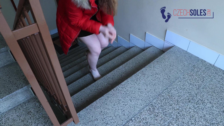 Czech Soles - foot fetish content: Ginger's Freezing Hurting Feet Nightmare