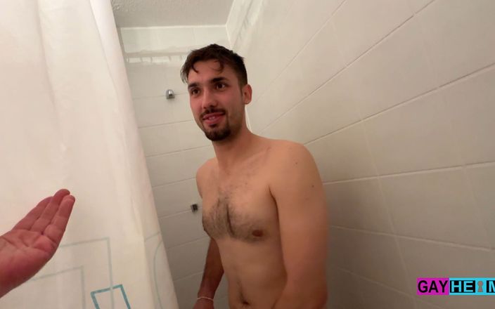 GAYheim: Arsen Balkanboy pendant un entretien sous la douche