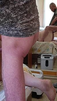 Ik neuk mijn buurvrouw in een groot vlezig poesje, vul haar met sperma en sla haar op