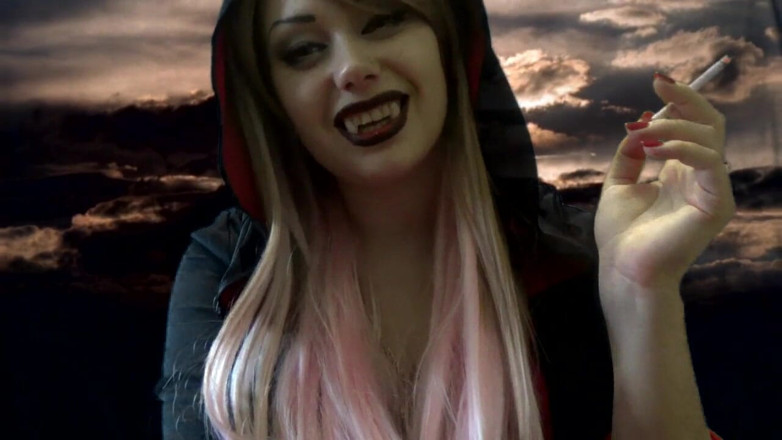 Goddess Misha Goldy: Evil Giantess吸血鬼会在你娇小的身体上多插一点洞
