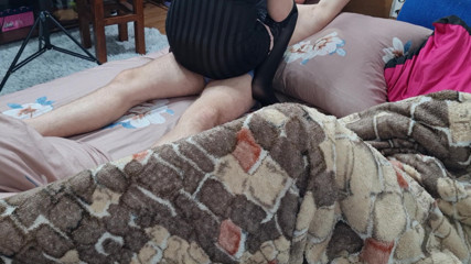 Viktoria_sekret: Isteri bercakap dengan suami dan mengambil zakar kawannya bahagian 1