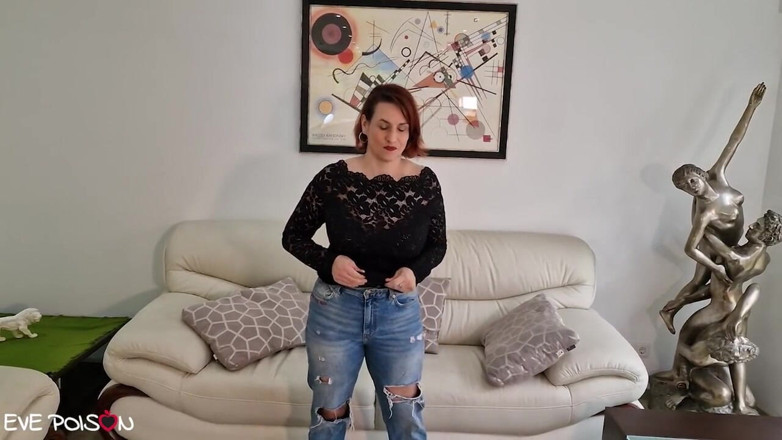 Eve-Poison: Horny Eve Poison Takes Her Jeans off and Rubs Her...